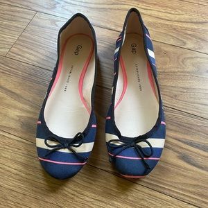 NWOT Gap flats